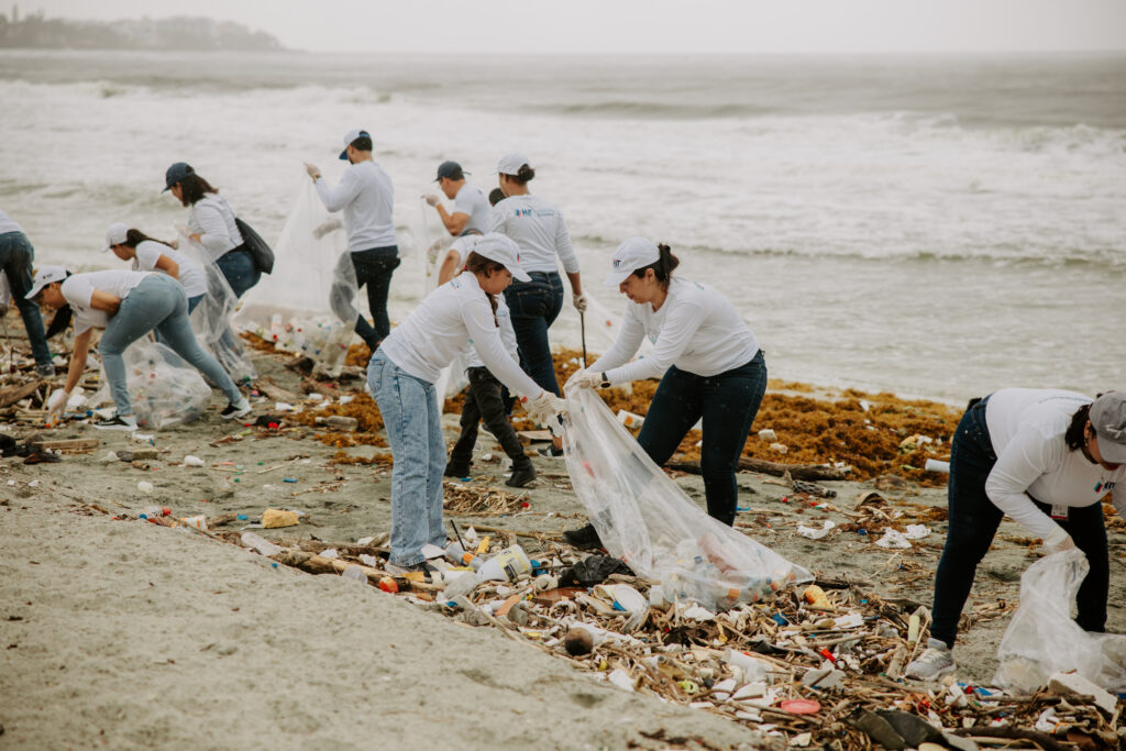 recolección de plásticos PET en Puerto Río Haina