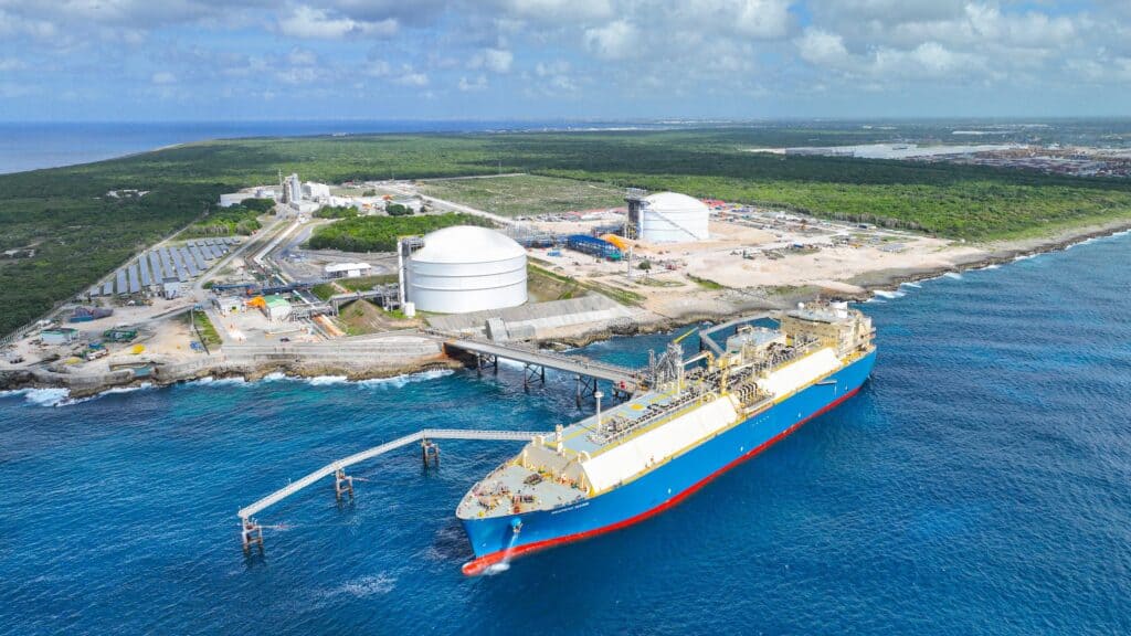 Interconexión de infraestructura de gas natural ENADOM y AES Dominicana