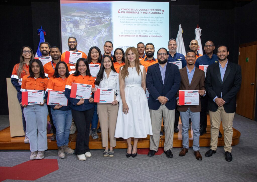 Primera graduación diplomado de mineria y metalurgia