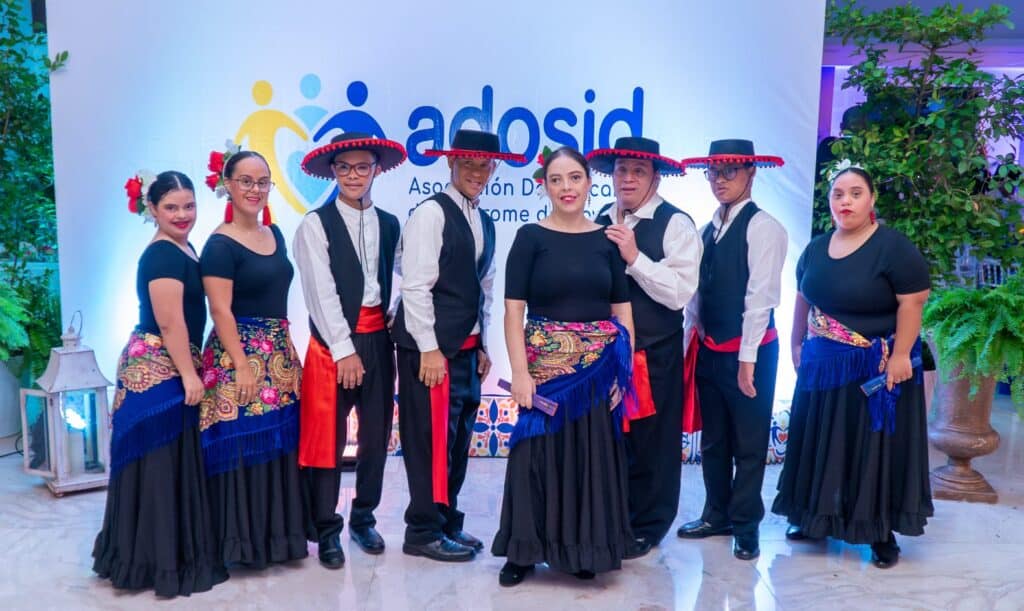 Grupo de danza de la asociación dominicana de síndrome de down