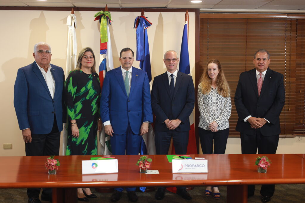 Luis Lembert, Vera Jiménez, Steven Puig, Valéry Vicini, Virginie Díaz y Freddy Simó