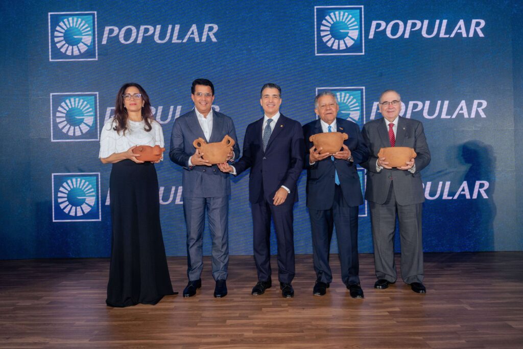 la señora Anabel Bueno, David Collado, Christopher Paniagua, Juan Bolívar Díaz y Manuel García Arévalo