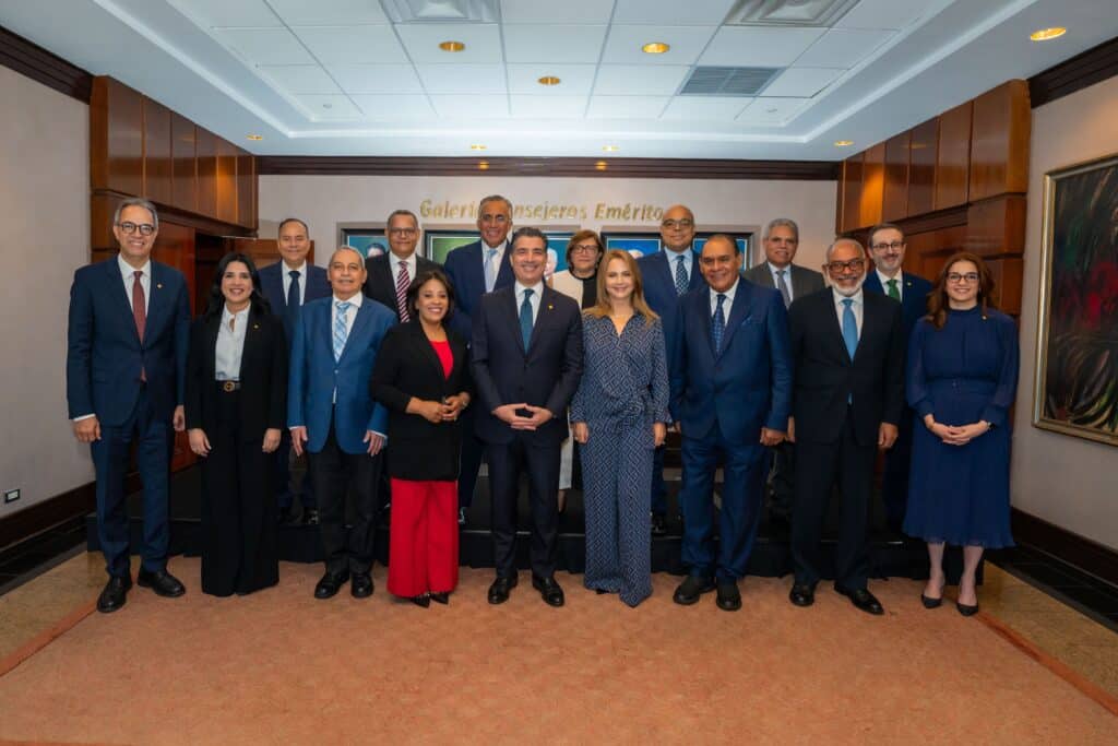 José Mármol, Mariel Bera, Nelson Marrero, Alba Nely Familia, Christopher Paniagua, Nuria Piera, Miguel Franjul, Persio Maldonado y Lissette de Jesús.