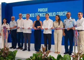 Popular, primera dama y MICM remozan parque Base Aérea de San Isidro
