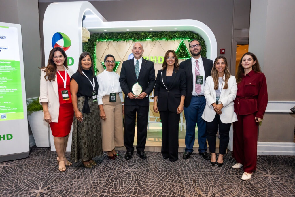 Elizabeth Rojas, Cristina Bello, Kirssys Abreu, Fidelio Arturo Despradel, Josefina Navarro, Luis Vásquez Franjul, Pamela Pérez Nadal y Lía García