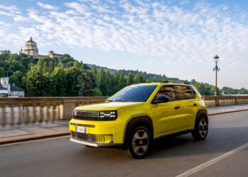 Lanza el primer auto fabricado con material reciclado de envases de bebidas de cartón usados FIAT