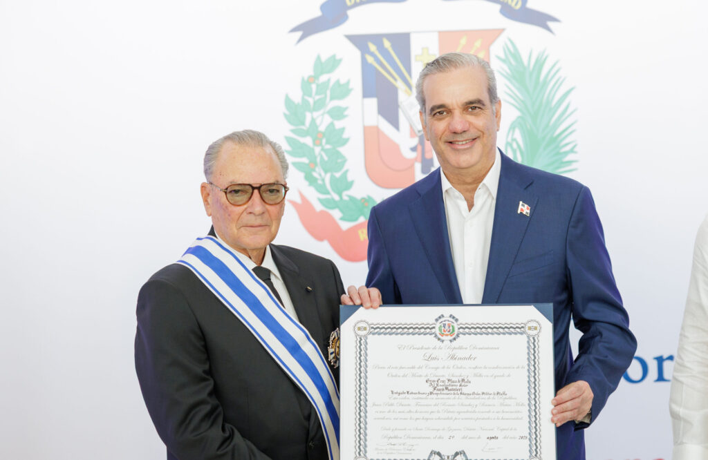 El Poder Ejecutivo concede a don Frank Rainieri la Orden del Mérito de ...