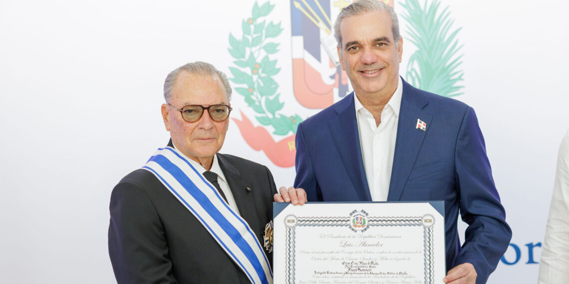 Acto de imposición de la Condecoración de la Orden del Mérito Duarte, Sánchez y Mella, al Sr. Frank Rainieri Grupo Puntacana Republica Dominicana