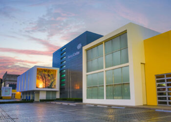 Foto Fachada de la sede central de Banco Caribe en el sector El Vergel en Santo Domingo