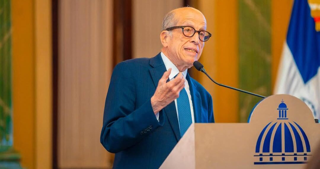 Max Puig conversando sobre fenómenos meteorológicos