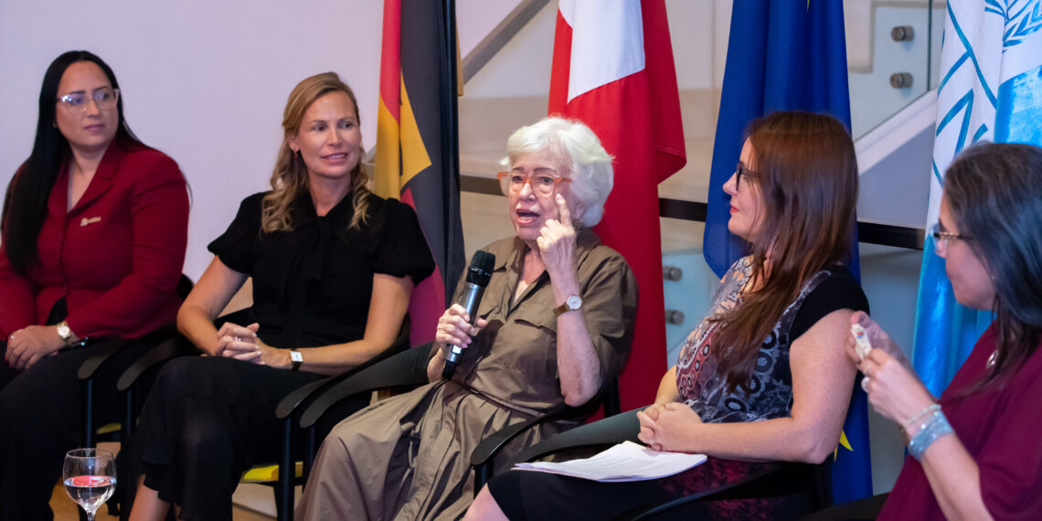 Encuentro “Liderazgos femeninos y democracia paritaria: experiencias y desafíos nacionales y regionales