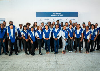 Parte de los jóvenes beneficiarios del Programa Visión Futuro (2)