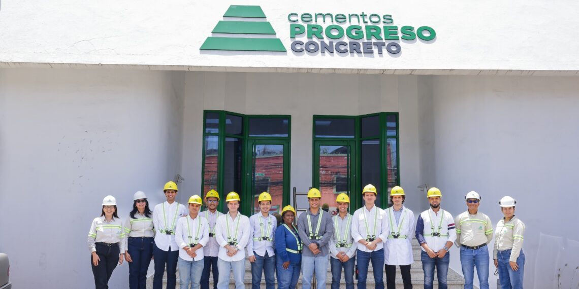 Colaboradores CEMPRO y estudiantes INTEC