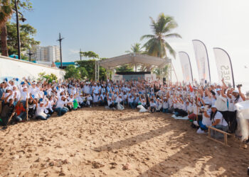voluntarios unen fuerzas para limpiar Playa Güibia en conmemoración al Día Internacional de Limpieza de Costas santo domingo