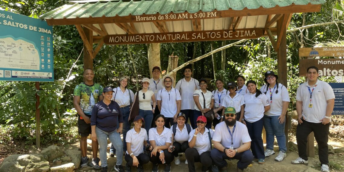 Estudiantes de Turismo de la PUCMM exploran los Saltos de Jima desde la perspectiva del turismo sostenible