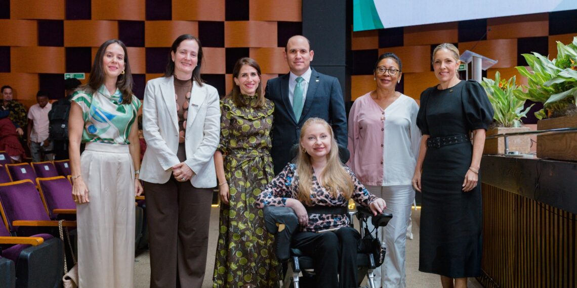 María Teresa Sangiovanni, María Luisa Labernia, Ana Lluberes de Del Toro, Edgar del Toro, Olga Altman, Leticia Rojas e Iderlyn Soto