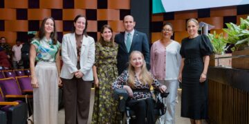 María Teresa Sangiovanni, María Luisa Labernia, Ana Lluberes de Del Toro, Edgar del Toro, Olga Altman, Leticia Rojas e Iderlyn Soto