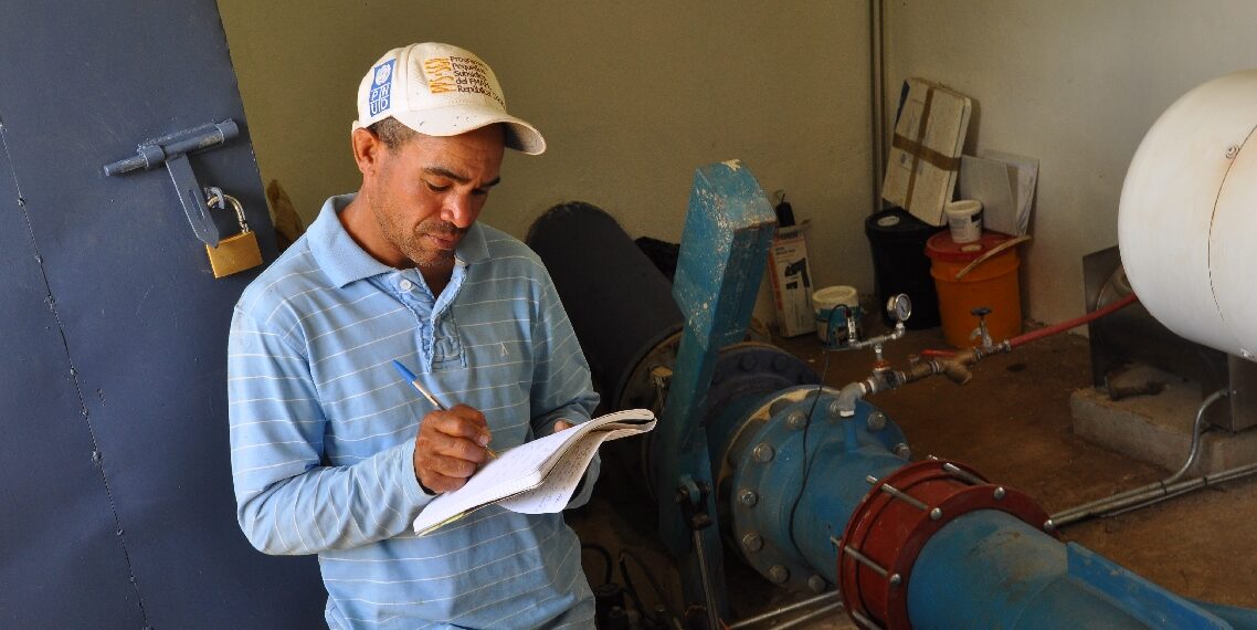 tecnico comunitario toma notas proyecto pps pnud