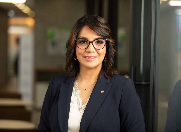 4. JOSEFINA NAVARRO 44