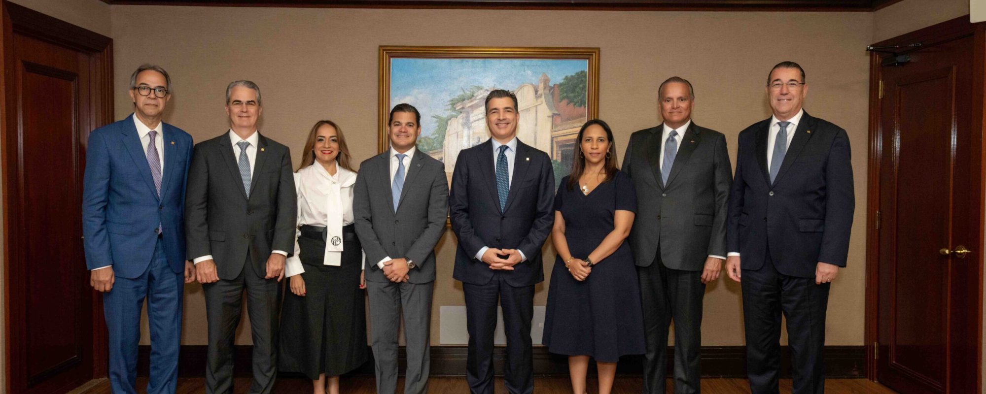 Cristopher paniagua con el equipo de ASONAHORES