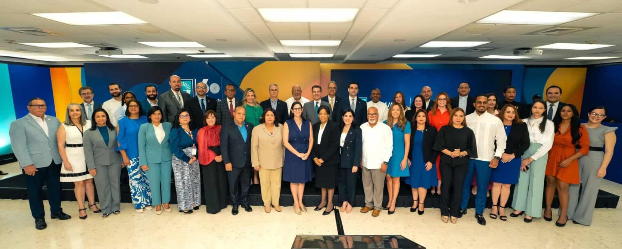 Excelencia Popular colabora actualmente con 23 instituciones académicas aliadas. En la foto, ejecutivos del Banco Popular, encabezados por su presidente ejecutivo, señor Christopher Paniagua, junto a autoridades académicas.