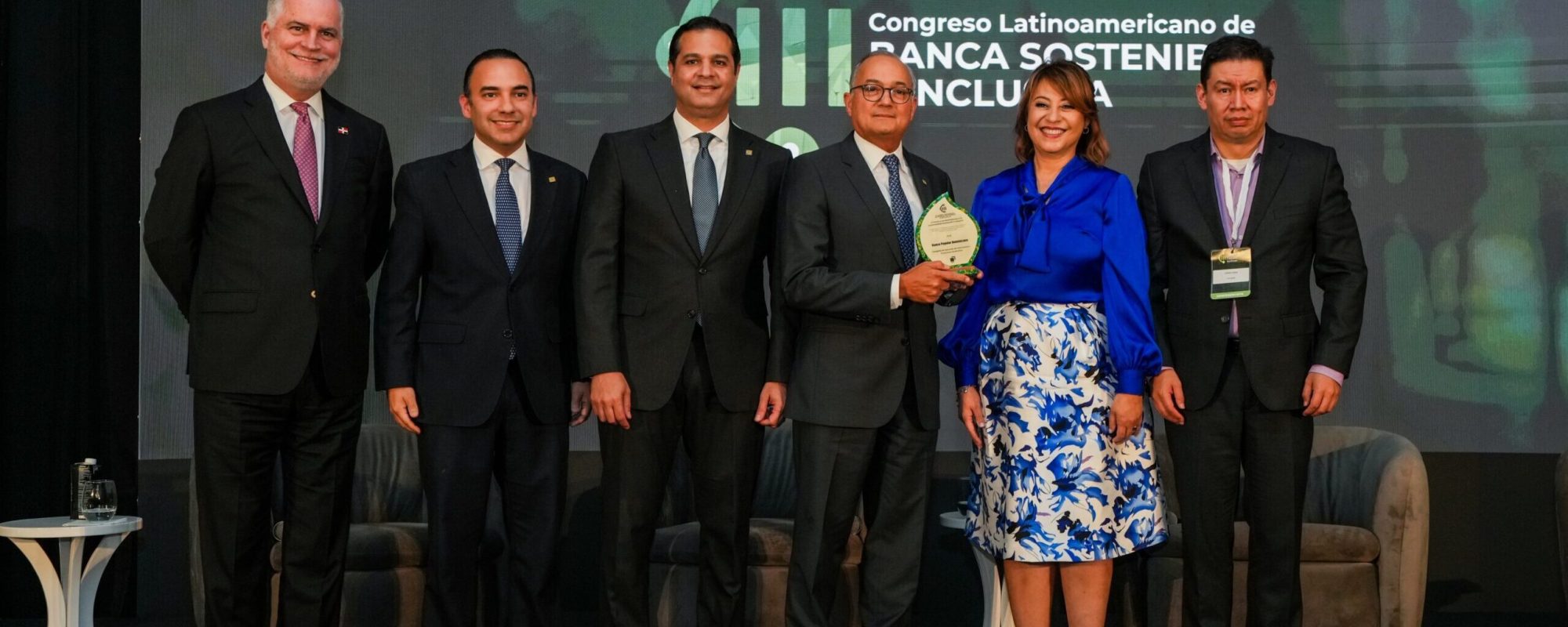 De izquierda a derecha, los señores Alejandro Fernández Whipple, Francisco García, Robinson Bou, Juan Lehoux, Rosanna Ruiz, y Jorge Saza.