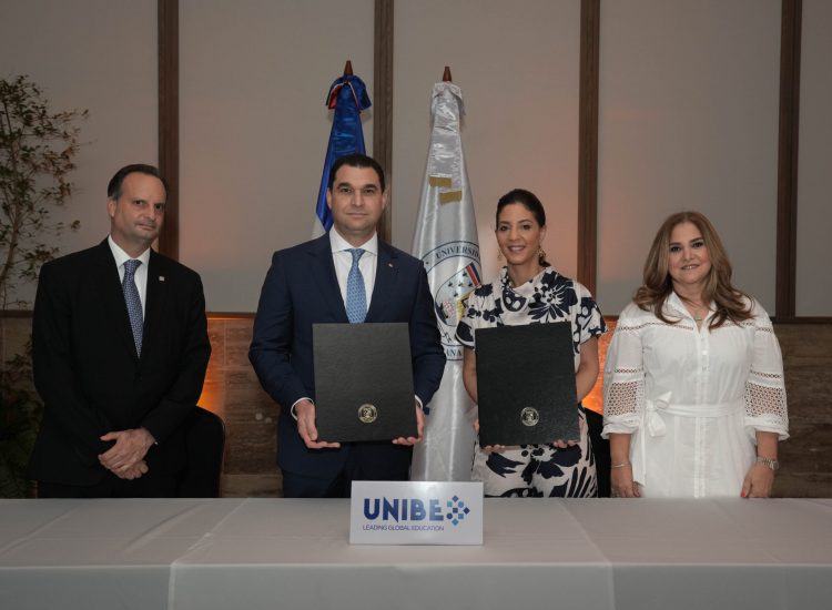 Andrés Rivas, José Manuel Cuervo, Odile Camilo Vincent y Grace Cochón Jiménez