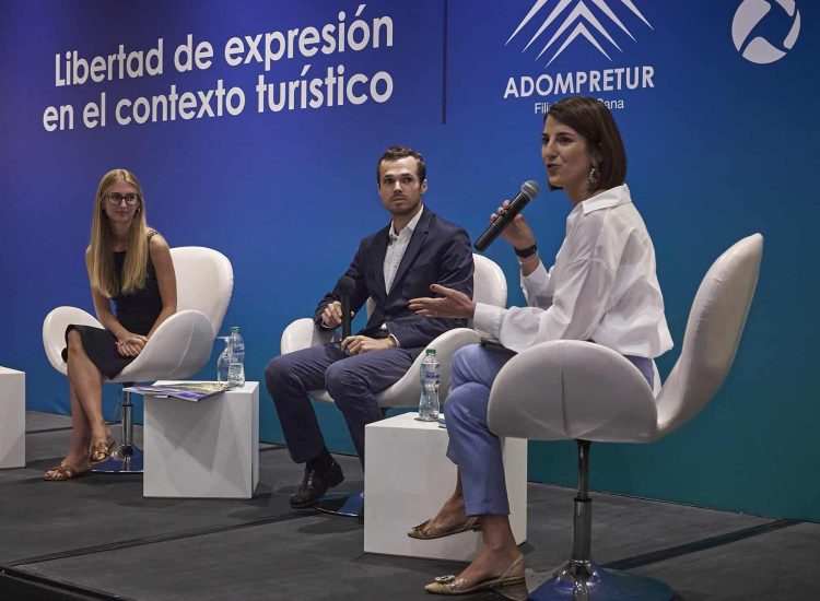 Carlota Porta, Gregoire Asselin y Helena Saenz