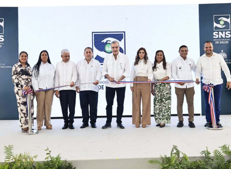 Corte de cinta del Hospital Inmaculada Concepcion