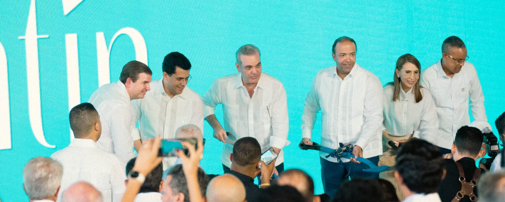 Luis Abinader inaugurando el despliegue de Punta Bergatín