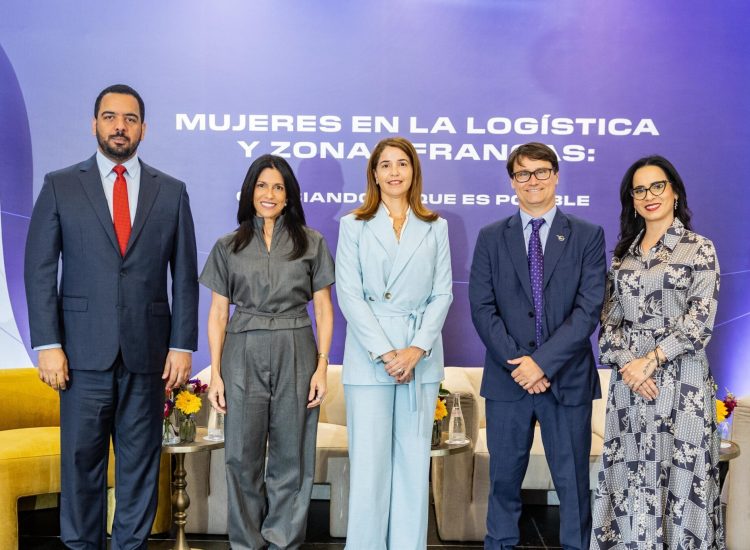 DP World conversatorio sobre Las mujeres en logístivca y Zonas Francas