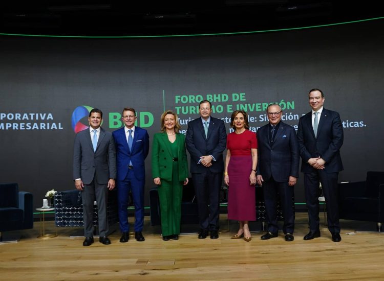 David Llibre, Felipe Buhigas, Paola Serrano, Steven Puig, Haydee Kuret de Rainieri, Frank Rainieri y Luis Molina Maríñez.