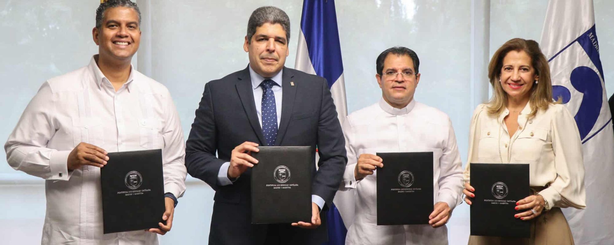 Edwin Henriquez, Jose Luis Ventura, reverendo padre Secilio Espinal y Mercedes Carmen Capellan De Lama