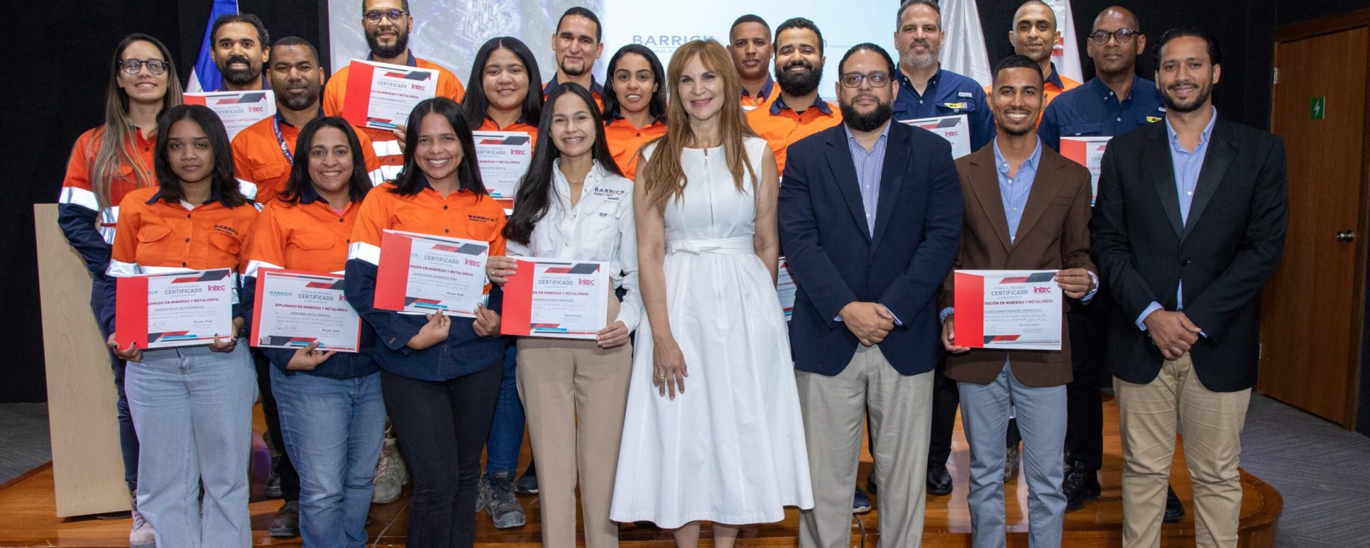 Primera graduación diplomado de mineria y metalurgia