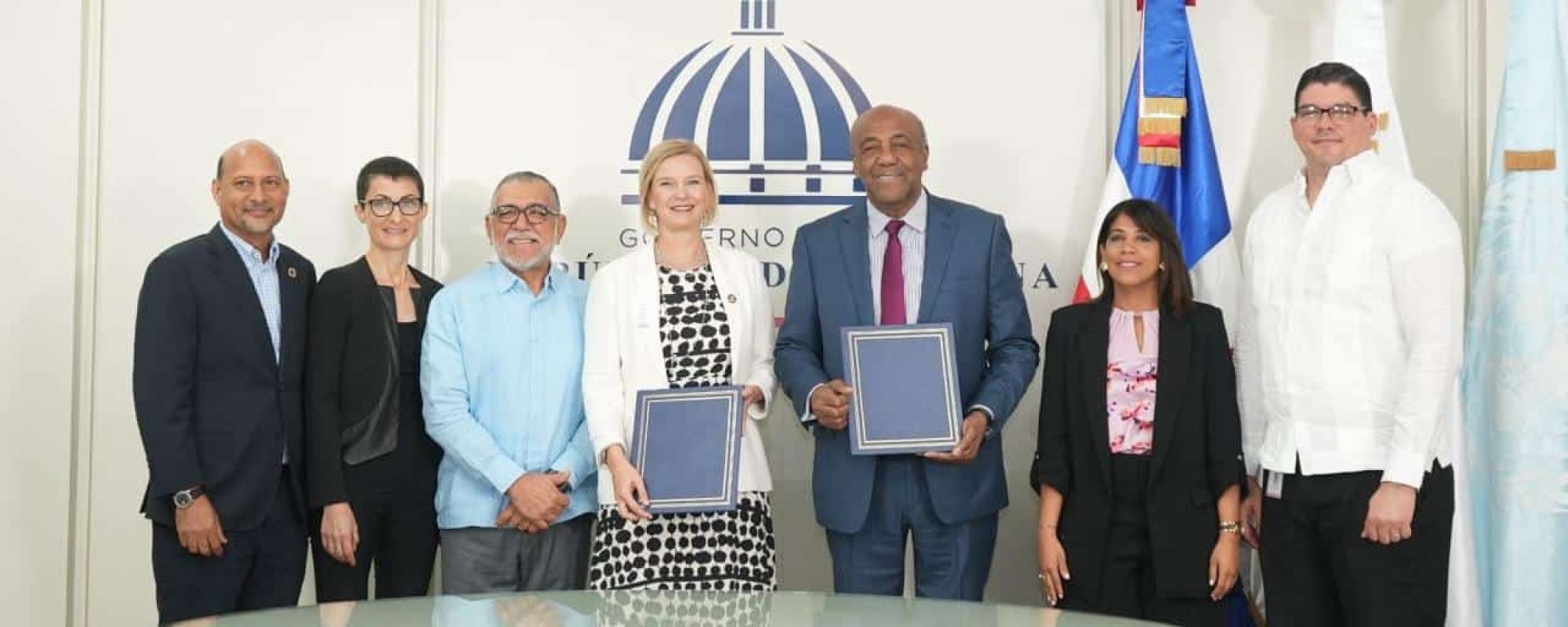 Firma del acuerdo PNUD con Ministerio de Energía y Mina