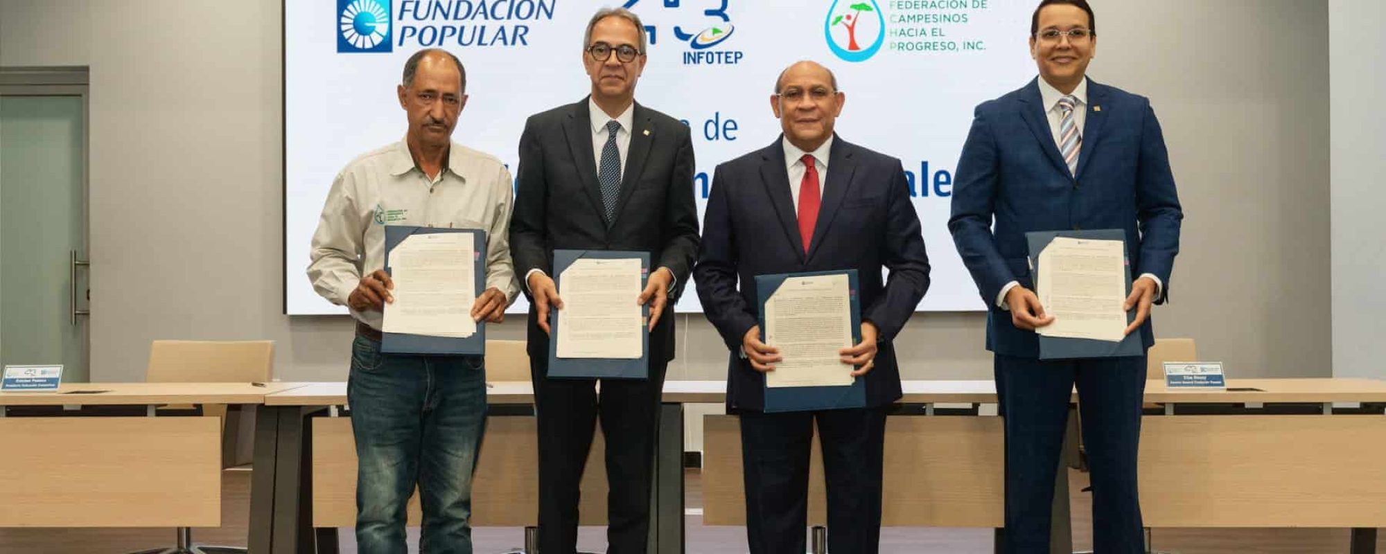 La Fundación Popular, el Instituto Nacional de Formación Técnico Profesional (INFOTEP) y la Federación de Campesinos hacia el Progreso firmaron un acuerdo de colaboración para ofrecer formación técnica profesional a la población rural residente en la comunidad de Loma de Blanco