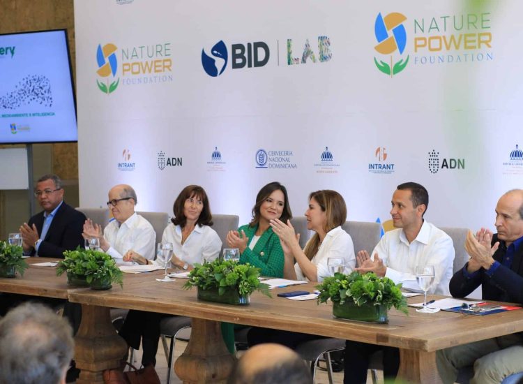 Rafael Arias,Max Puig, Katharina Falkner-Olmedo, Laura Rojas, Carolina Mejia, Fabian Suarez, Juan Eduardo Julia Mera